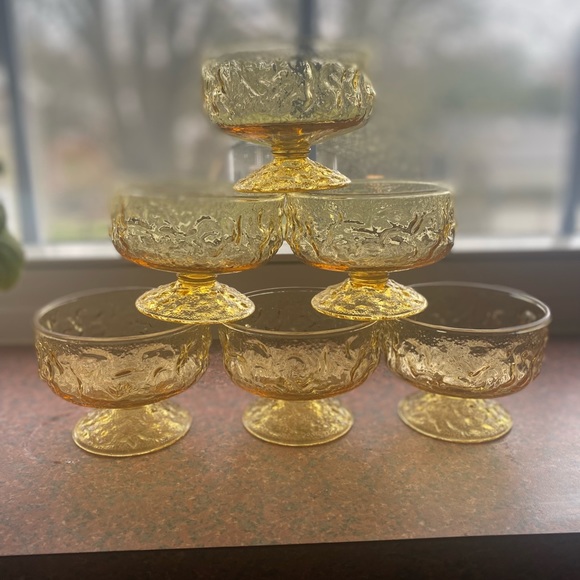 Mid century modern amber goblets. Set of 6. - Picture 2 of 7
